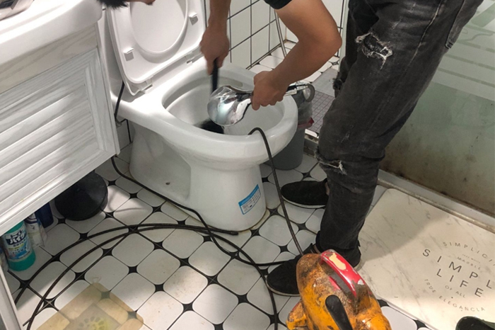 道真马桶堵塞自己疏通还是找师傅？专业上门服务让你省时更省心